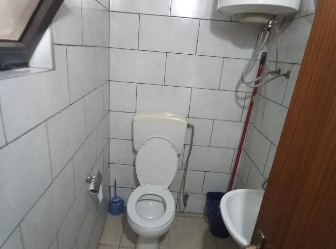 Δωμάτια σε οικογενειακή κατοικία Private Flat In House 17 *