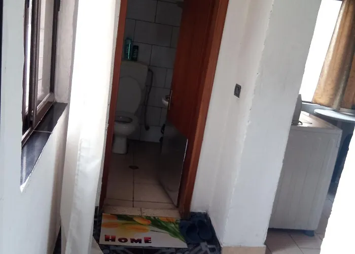 Δωμάτια σε οικογενειακή κατοικία Private Flat In House 17 Τίρανα