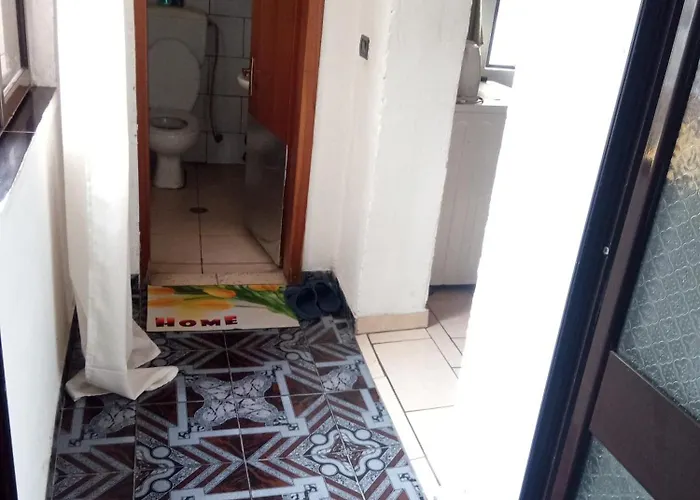 Private Flat In House 17 Kwatera prywatna Tirana