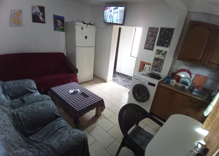 Δωμάτια σε οικογενειακή κατοικία Private Flat In House 17