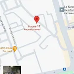 Private Flat In House 17 *