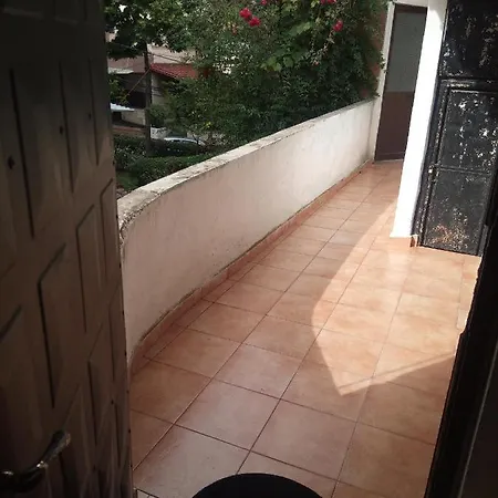 Проживание в семье Private Flat In House 17 Тирана